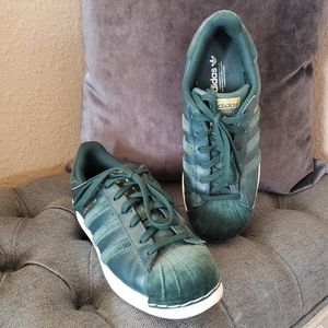 Adidas SuperStar Green Velvet and Leather Clamshell Tennis Shoes Size 6